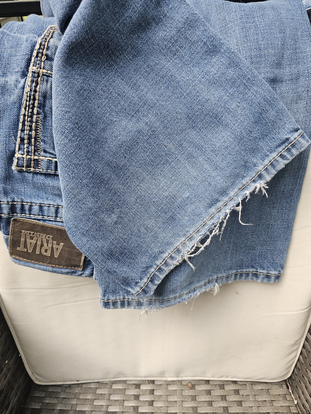 🚨CLEARANCE🚨 Ariat Light Blue Straight Fit Jeans with Tan Stitching - Picture 9 of 11